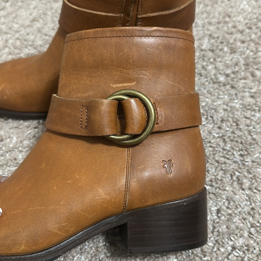 FRYE - Picture 6 of 10